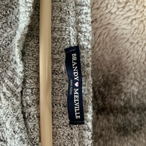 Brandy Melville noted salt and pepper sweater !!! - Picture 2 of 7